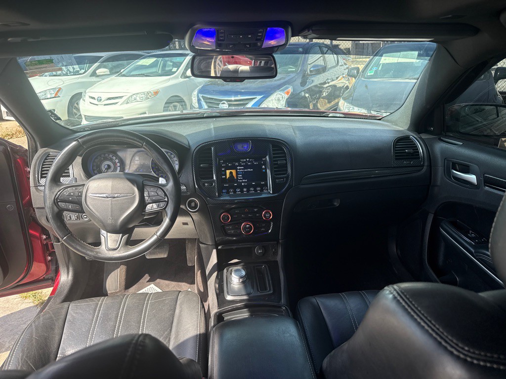 2018 Chrysler 300 Image 11