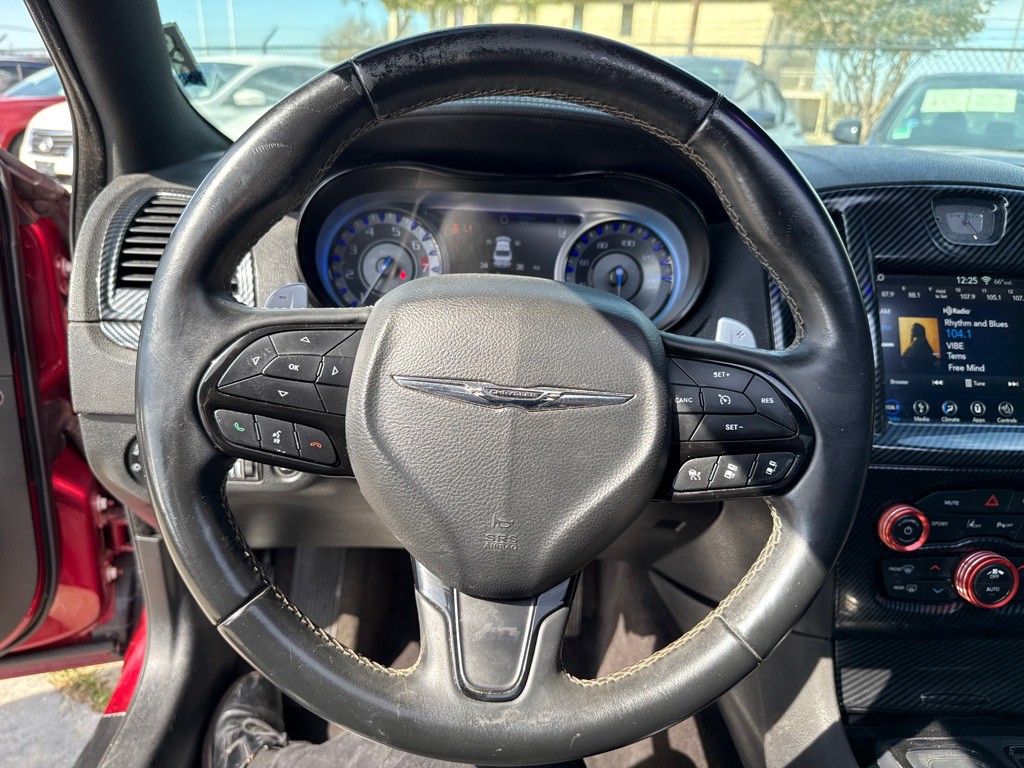 2018 Chrysler 300 Image 15