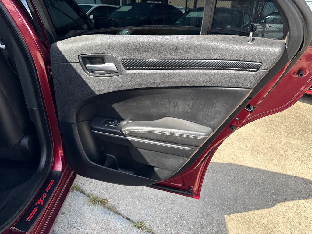 2018 Chrysler 300 Image 25