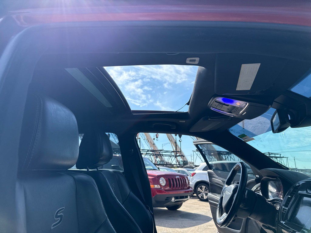 2018 Chrysler 300 Image 28