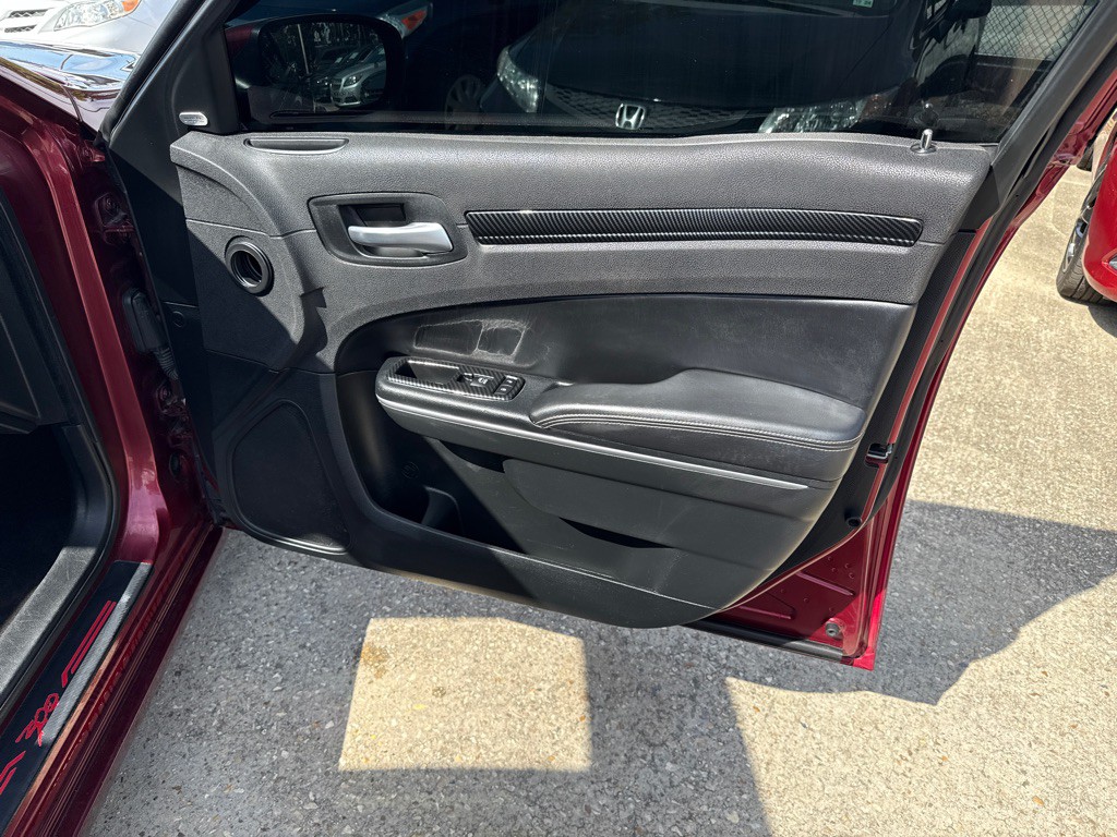 2018 Chrysler 300 Image 29