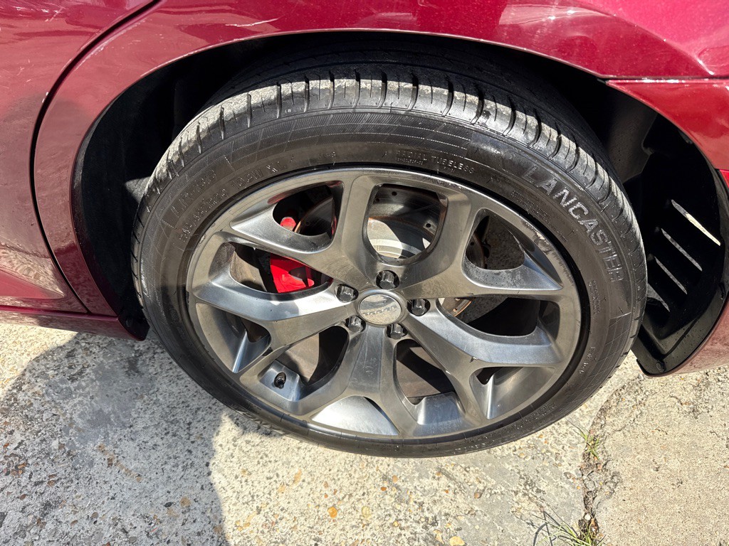 2018 Chrysler 300 Image 32