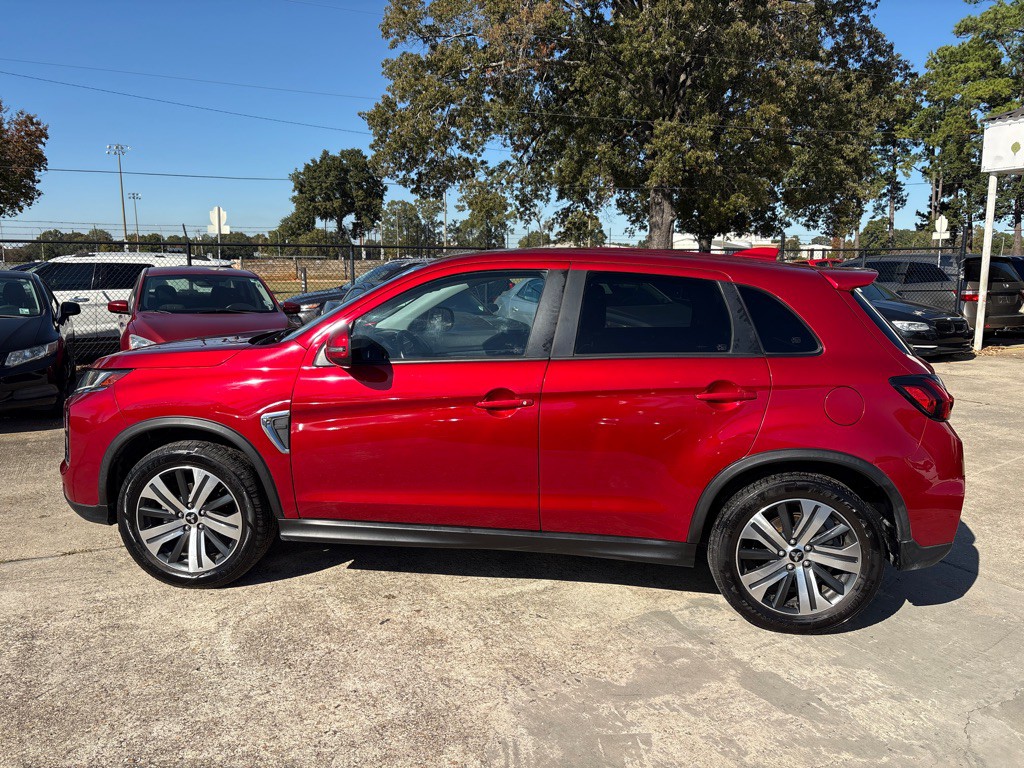 2021 Mitsubishi Outlander Image 2