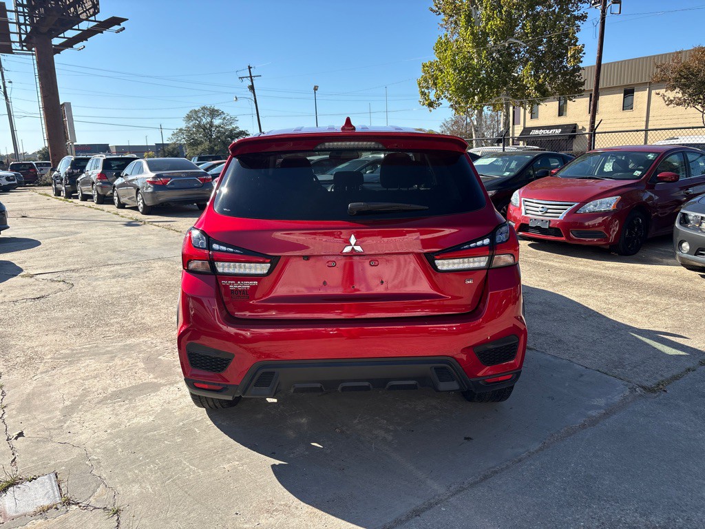 2021 Mitsubishi Outlander Image 4