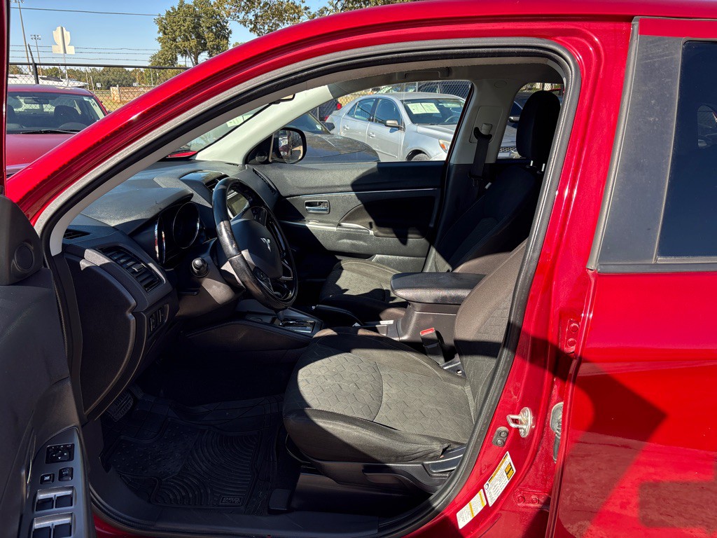 2021 Mitsubishi Outlander Image 9