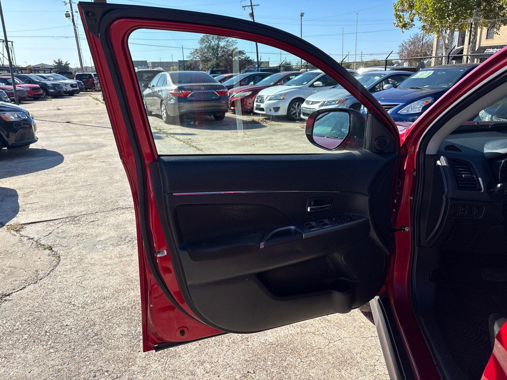 2021 Mitsubishi Outlander Image 13