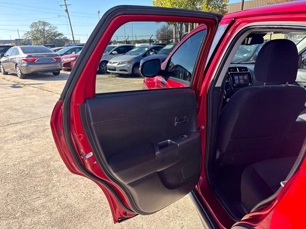 2021 Mitsubishi Outlander Image 17