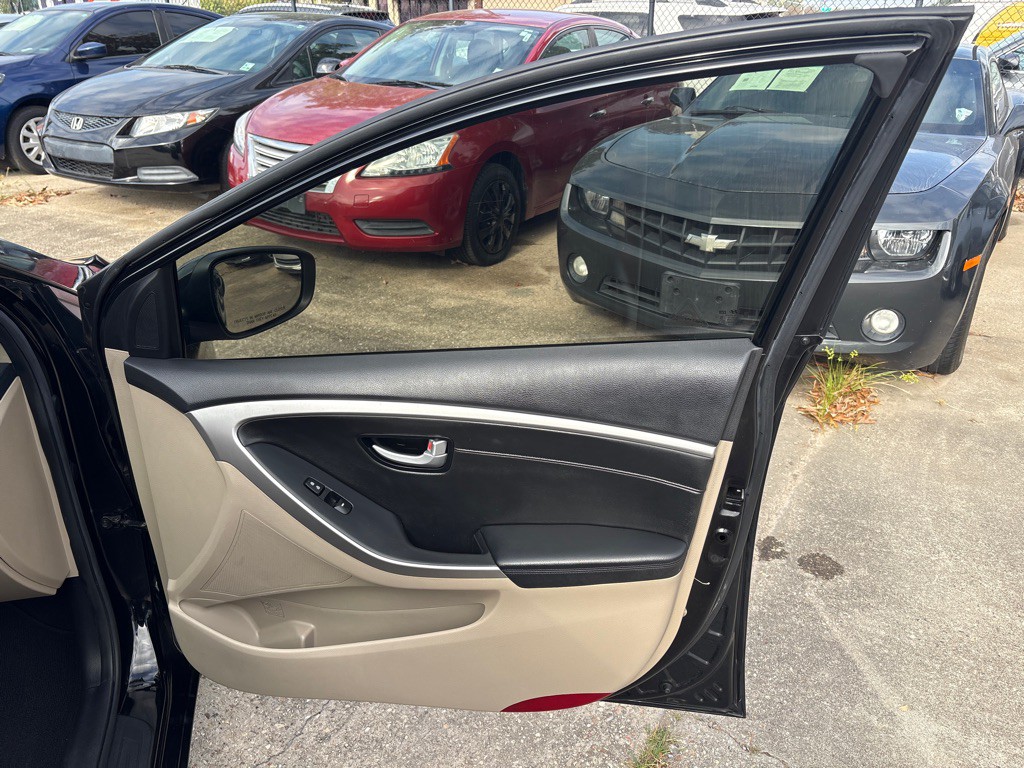 2014 Hyundai Elantra Image 25