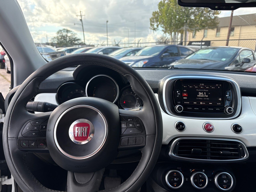 2016 FIAT 500 Image 10