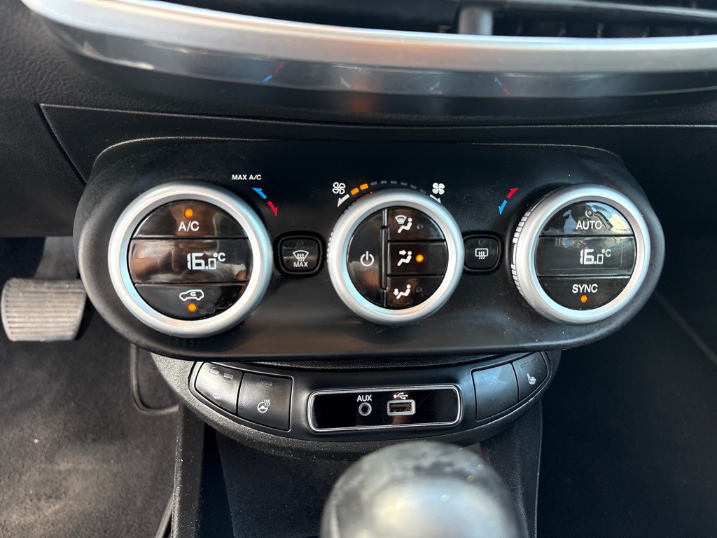 2016 FIAT 500 Image 11