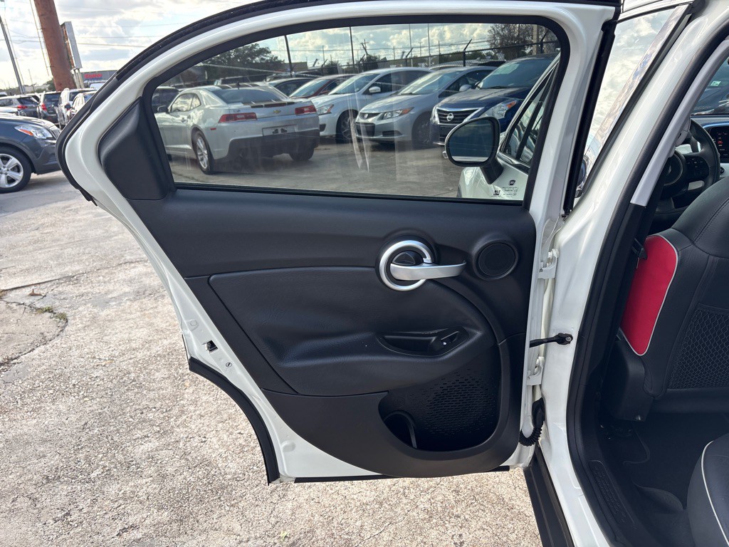 2016 FIAT 500 Image 19