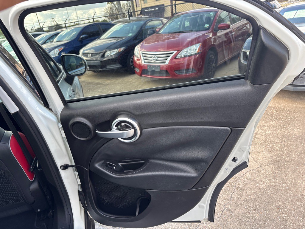 2016 FIAT 500 Image 23