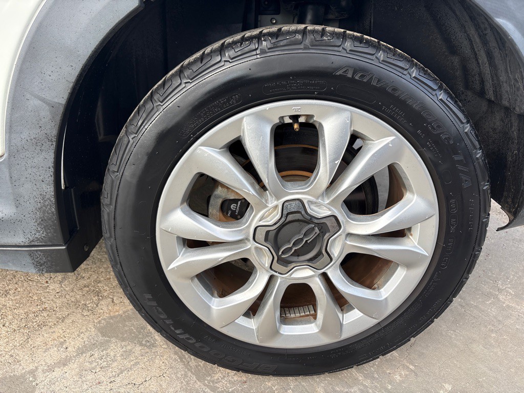 2016 FIAT 500 Image 32