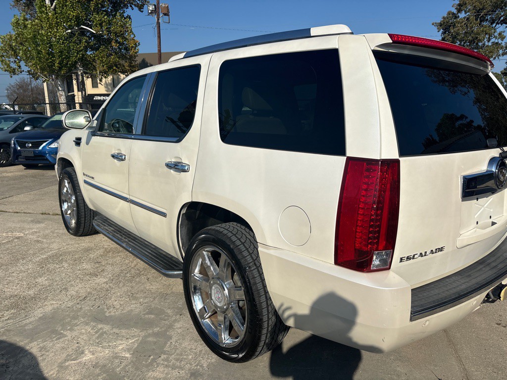 2007 Cadillac Escalade Image 3