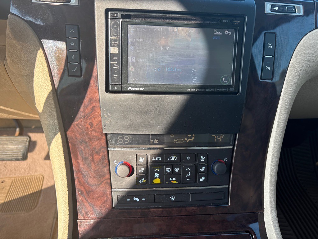 2007 Cadillac Escalade Image 11