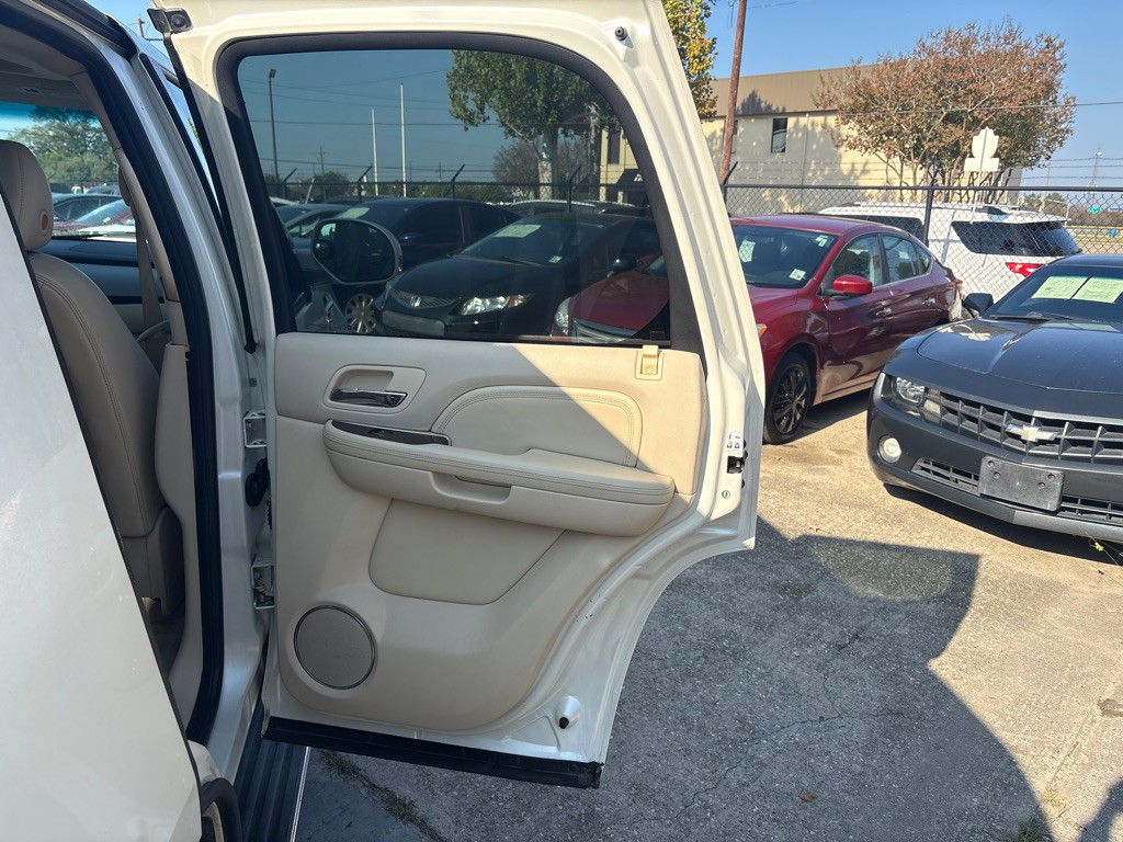 2007 Cadillac Escalade Image 24