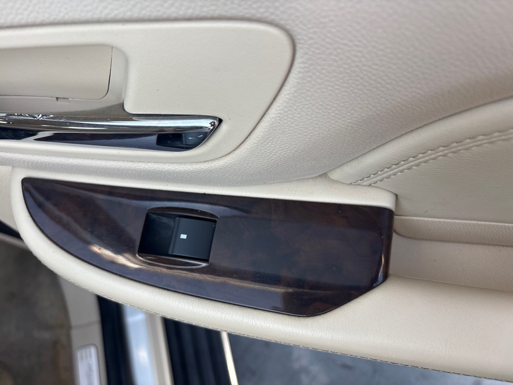 2007 Cadillac Escalade Image 25