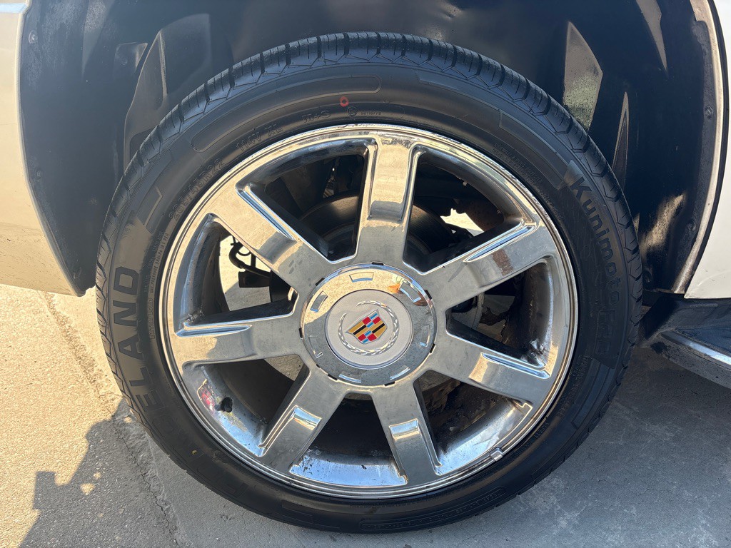 2007 Cadillac Escalade Image 32