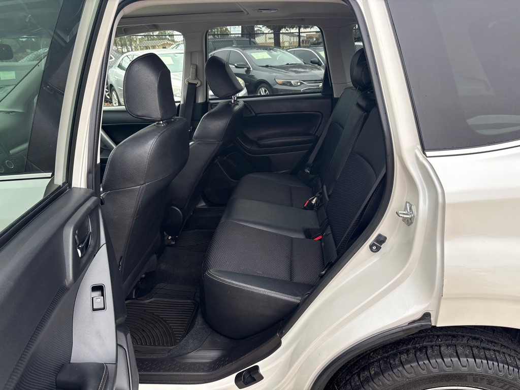 2015 Subaru Forester Image 17