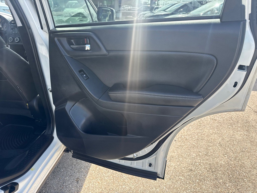 2015 Subaru Forester Image 14