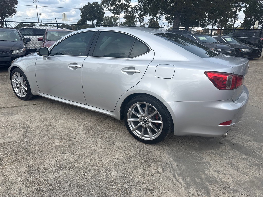 2011 Lexus IS Image 9
