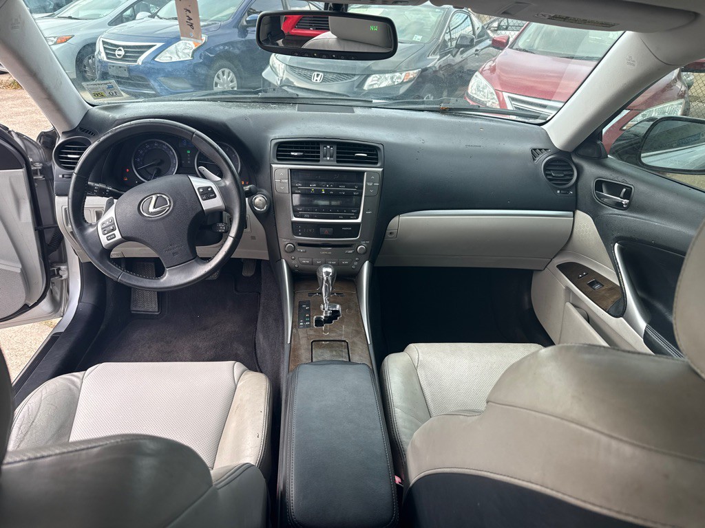 2011 Lexus IS Image 13