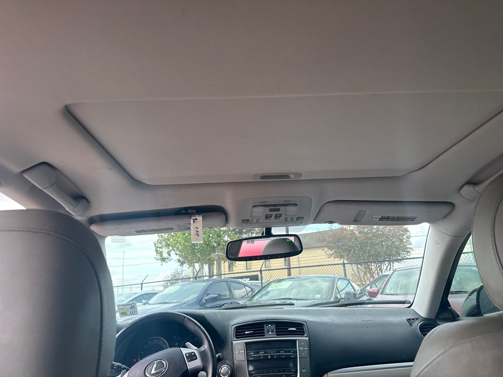 2011 Lexus IS Image 14