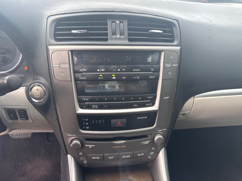 2011 Lexus IS Image 15