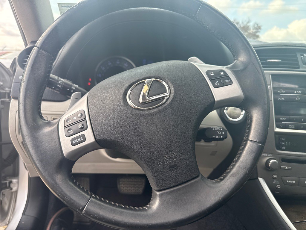 2011 Lexus IS Image 17