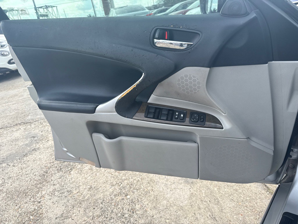 2011 Lexus IS Image 19