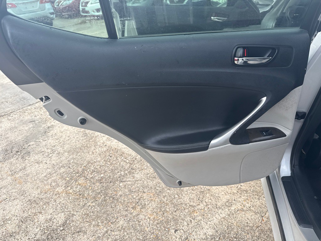 2011 Lexus IS Image 22
