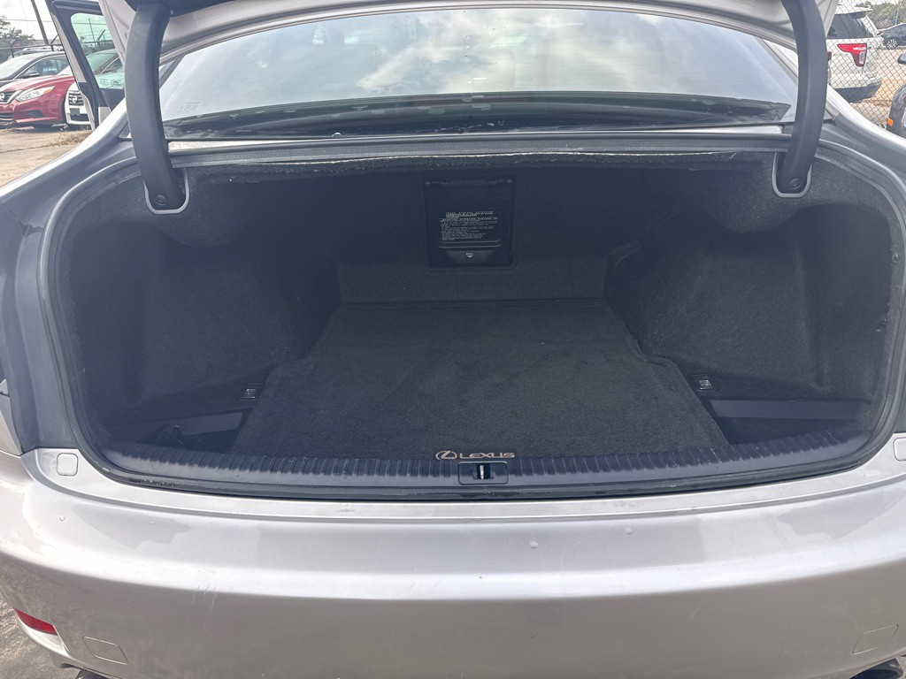 2011 Lexus IS Image 23