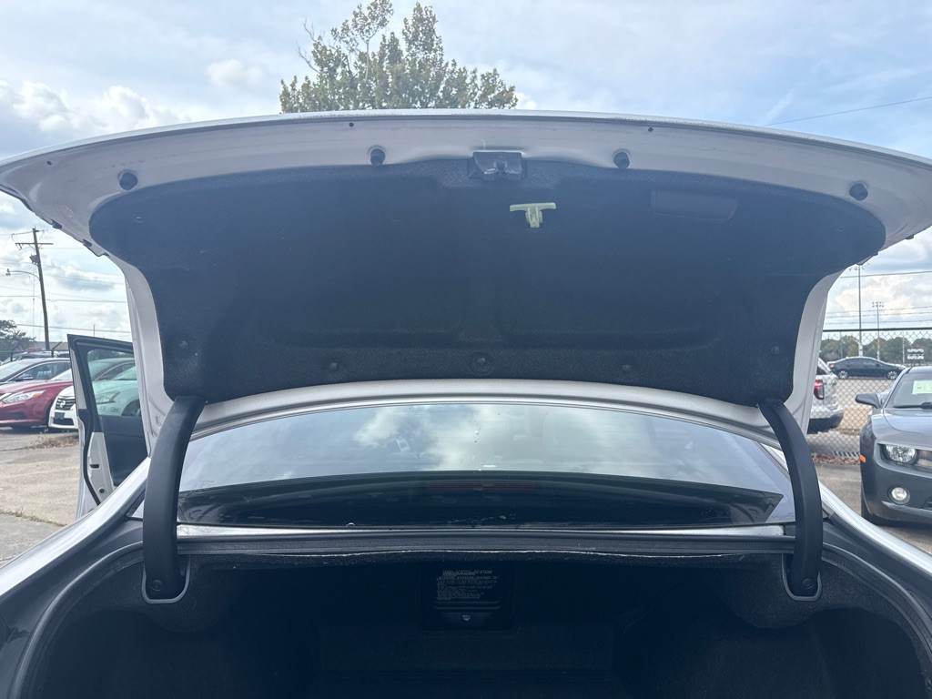 2011 Lexus IS Image 24