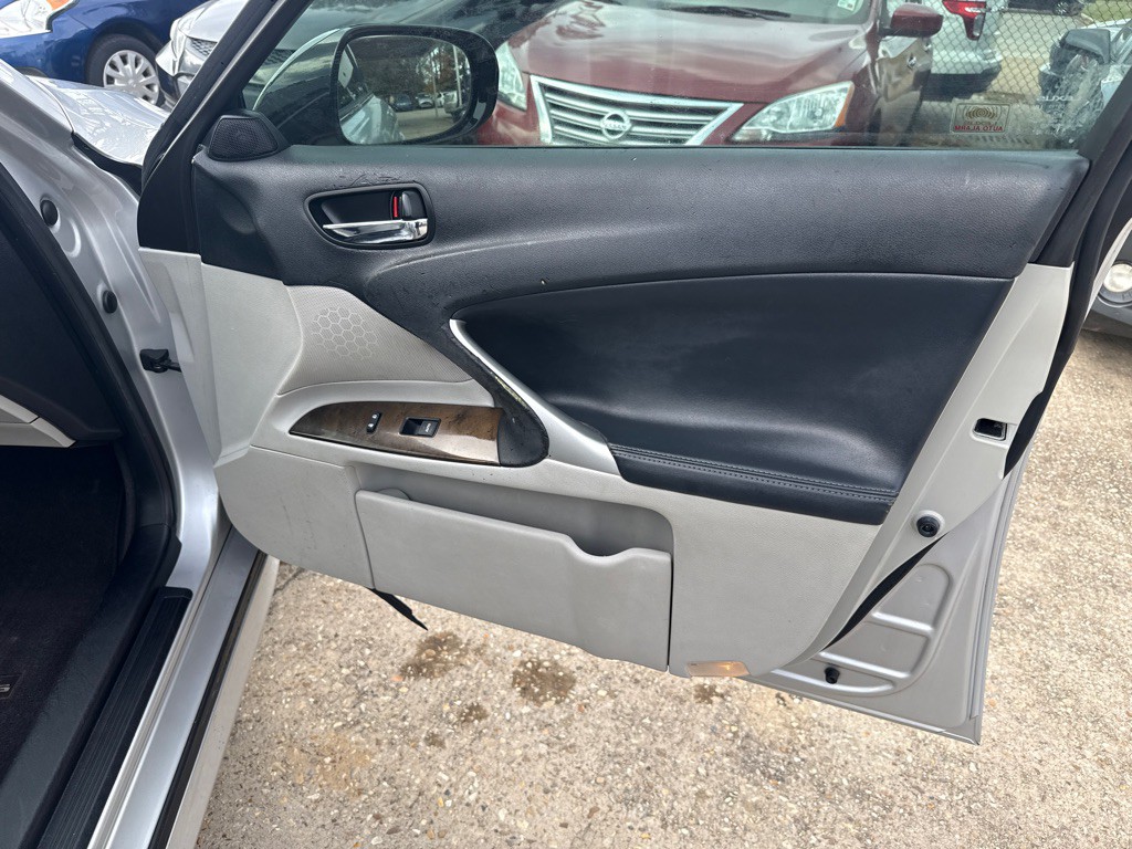 2011 Lexus IS Image 29