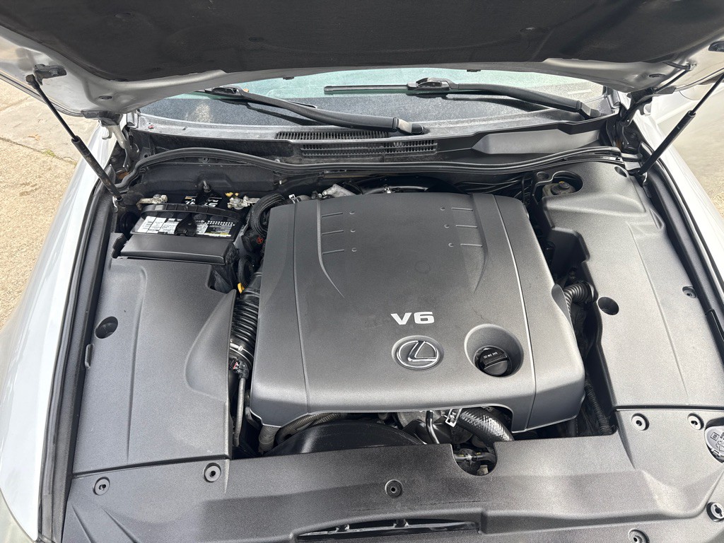 2011 Lexus IS Image 34