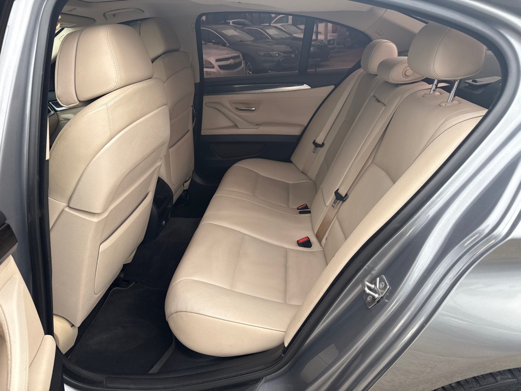 2012 BMW 5 Series Image 9