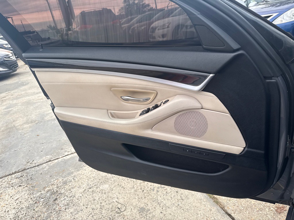 2012 BMW 5 Series Image 17