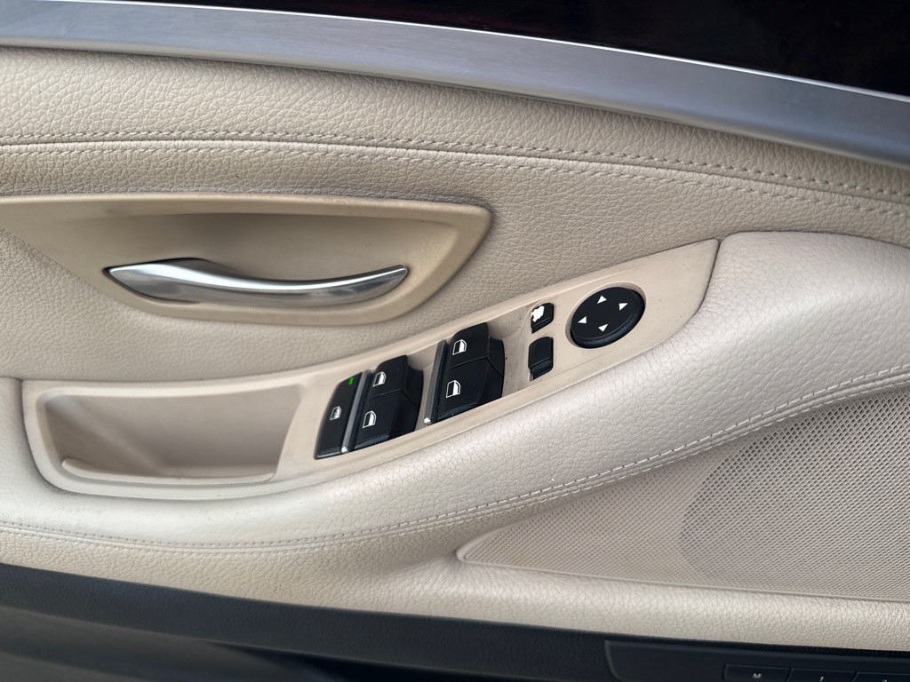 2012 BMW 5 Series Image 18