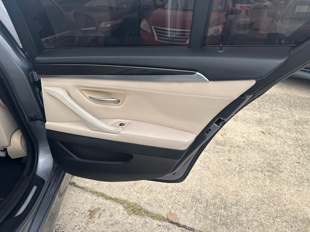 2012 BMW 5 Series Image 25