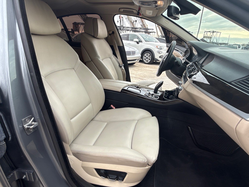 2012 BMW 5 Series Image 26