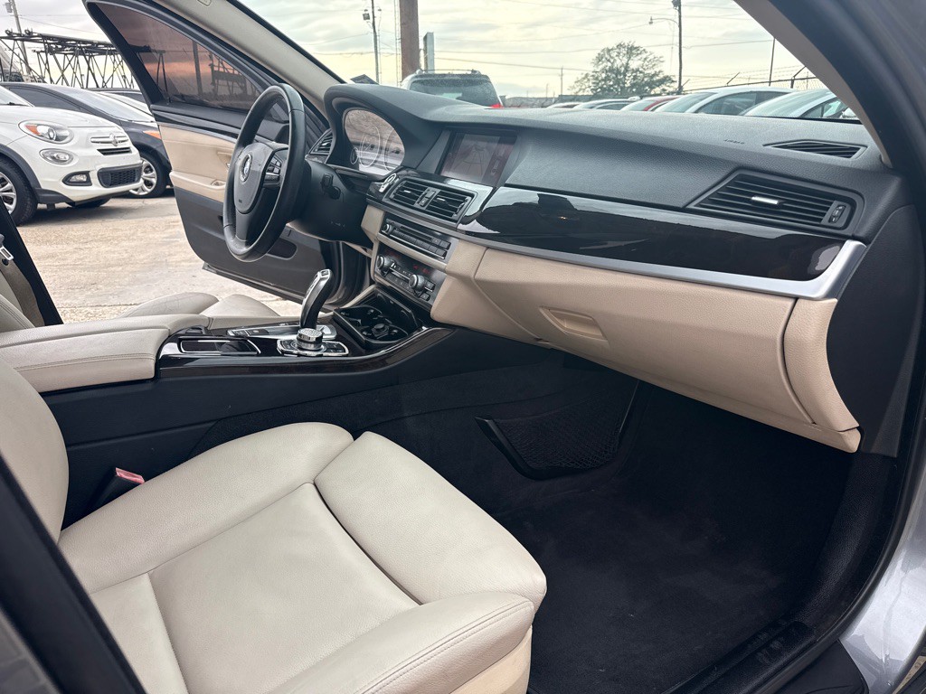 2012 BMW 5 Series Image 27