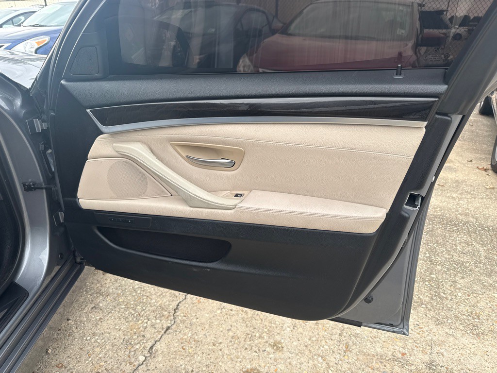 2012 BMW 5 Series Image 28