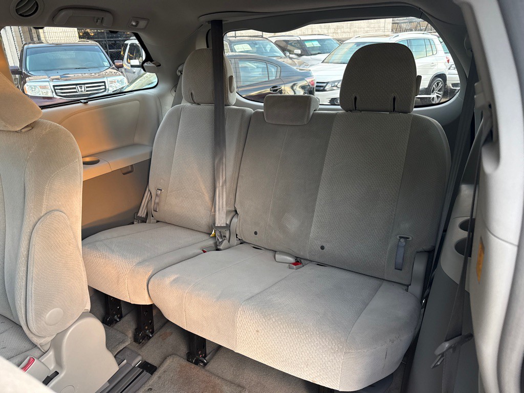 2013 Toyota Sienna Image 12