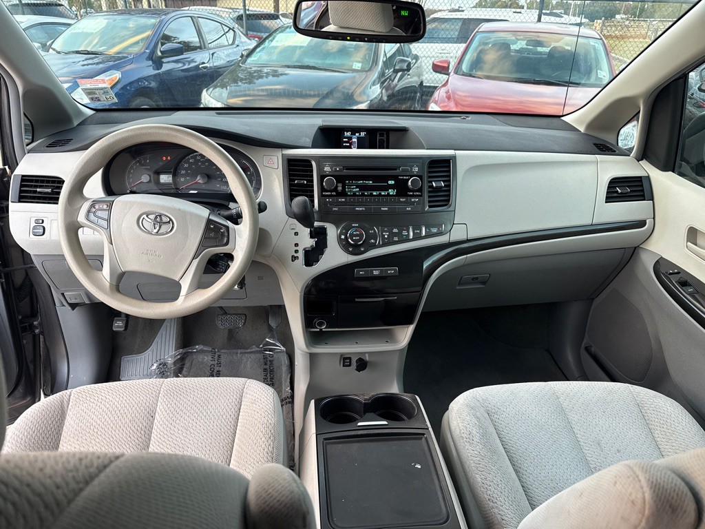 2013 Toyota Sienna Image 13