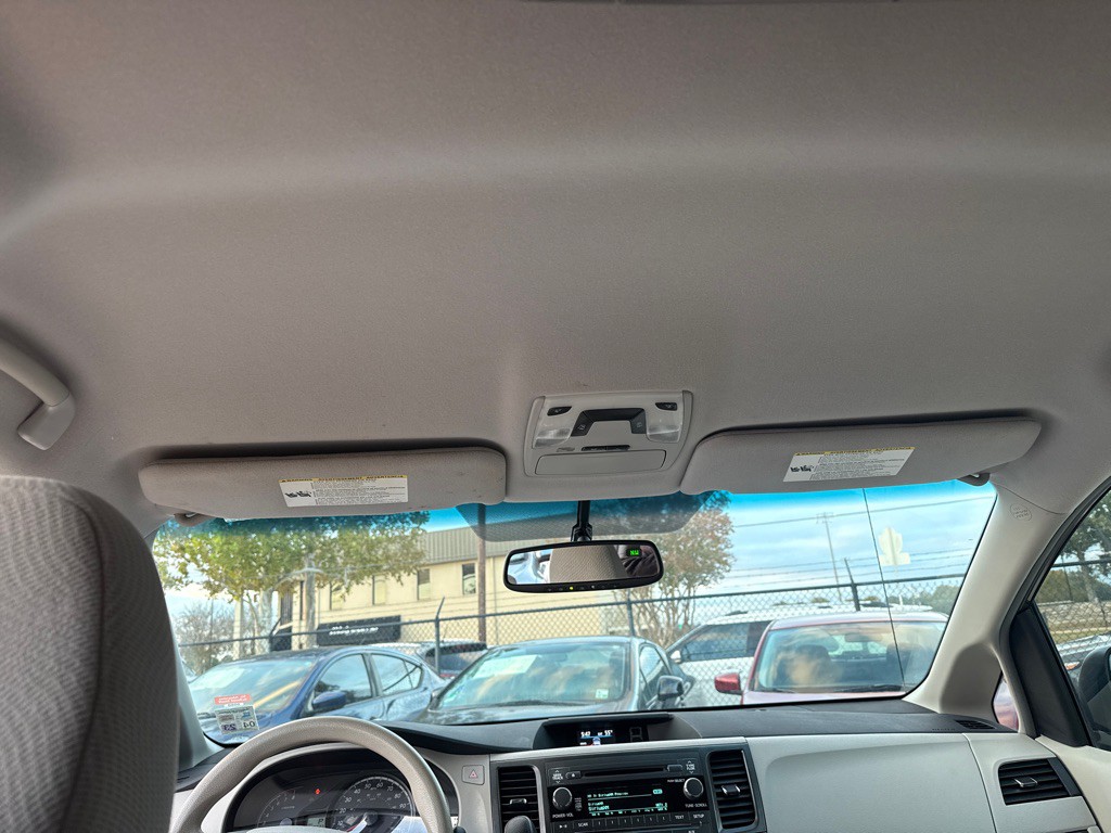 2013 Toyota Sienna Image 14