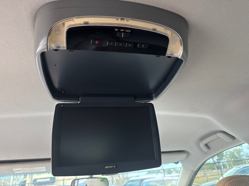 2013 Toyota Sienna Image 15