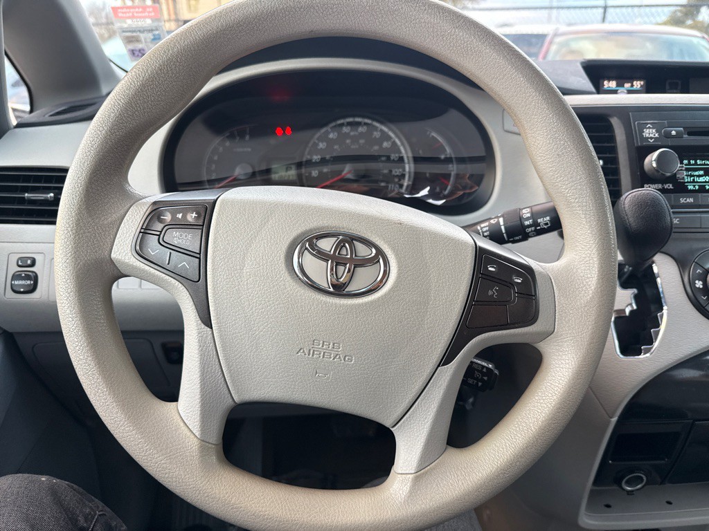 2013 Toyota Sienna Image 19