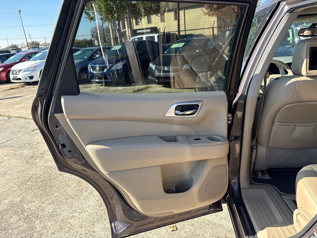 2014 Nissan Pathfinder Image 20