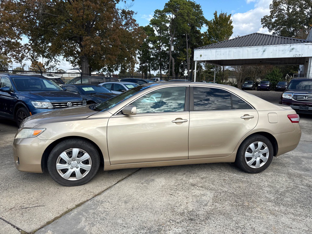 2010 Toyota Camry Image 2