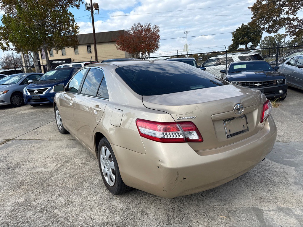 2010 Toyota Camry Image 3